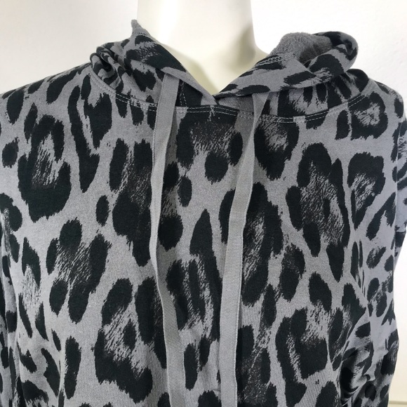 Socialite Cheetah Print Cropped Hoodie - Picture 2 of 6